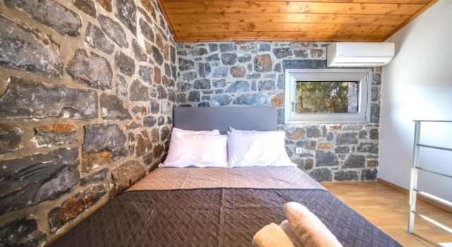 TerraZeus - Stone House Beachfront 3, Забронировать Отель Отели Милатос с парковкой, Парковка