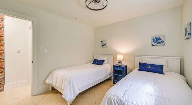 Bonita Springs Riverfront Retreat w/ Lanai, Забронировать Отель Бонита-Спрингс Southwest Florida, рядом с Поле для гольфа Бонита Фэйрвейс