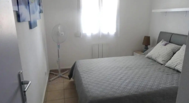 Apartment With 2 Bedrooms in Villeneuve-lès-avignon, With Pool Access,