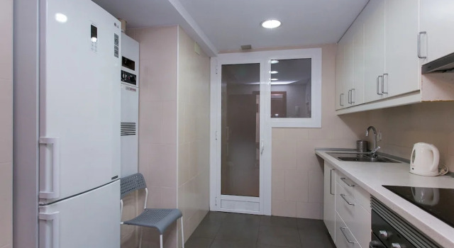 Апартаменты Spacious & Quiet 4 Bedroom Apartment
