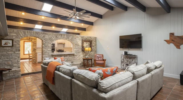 Deep Water On The Blanco + Guest House 5 Bedroom Home
