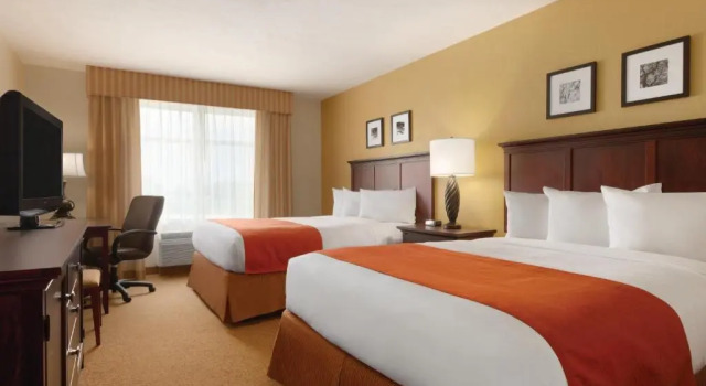 Четырёхместный номер Standard Country Inn & Suites by Radisson, Savannah I-95 North, GA