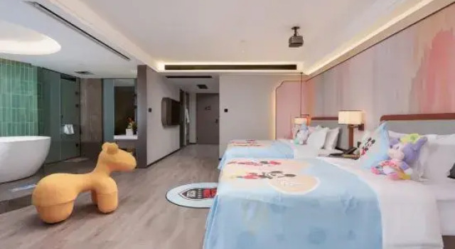 Семейный люкс NEO ISLE Hotel (Guilin Liangjiang Sihu Xiangbishan)