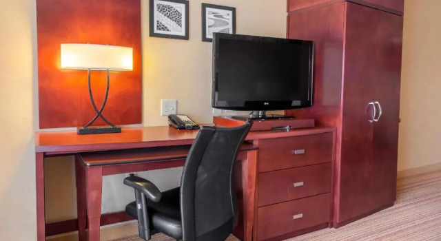 Четырёхместный номер Standard Courtyard by Marriott Lexington Keeneland/Airport