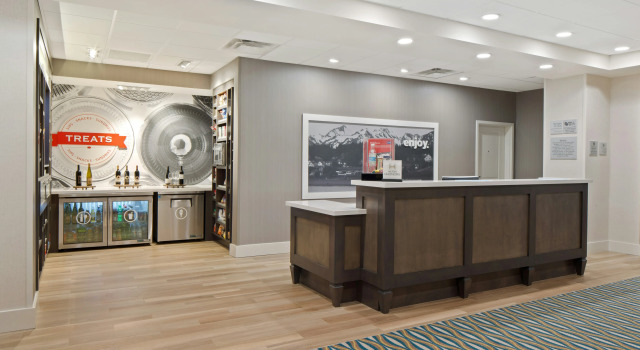 Hampton Inn & Suites-Seattle Woodinville WA