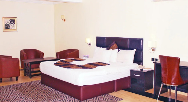 Номер Executive Fresh Spring Hotels & Towers
