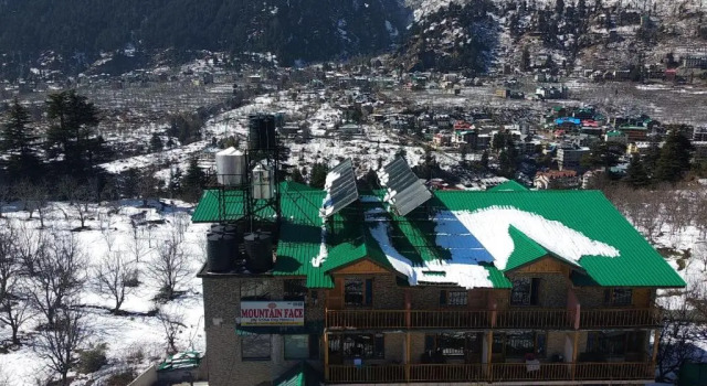 Двухместный номер Deluxe с балконом и с красивым видом из окна Hotel Mountain face by Snow City Hotels