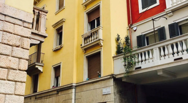 Il Tenore B&B - Le Arche Verona, Забронировать Отель «постель и завтрак» Отели Вероны с завтраком, рядом с Филармонический театр Вероны, Завтраки