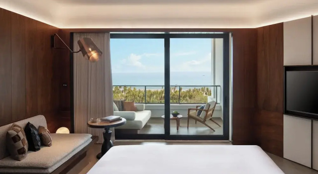 Двухместный номер Standard с балконом и oceanfront Kimpton Aqeos Hainan by IHG