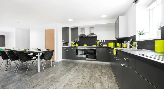 Crescent Place - Campus Accommodation, Забронировать Отель Саутгемптон Хэмпшир, рядом с Alpine Snowsports Southampton