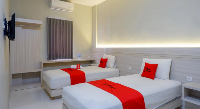 Standard Doppel Zimmer RedDoorz Syariah near PRPP Semarang