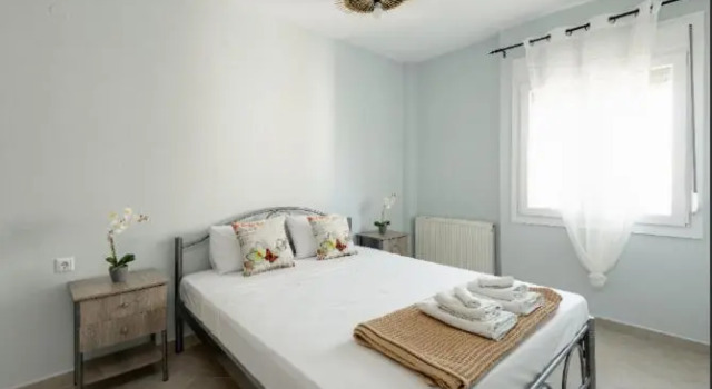 Апартаменты с балконом Bright Spacious Two-bedroom Apartment