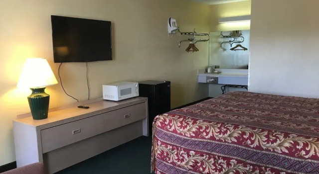 Woodstream Inn, Book Hotel Hogansville Georgia