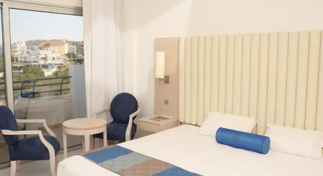 Двухместный номер Standard с балконом Vrissiana Boutique Beach Hotel