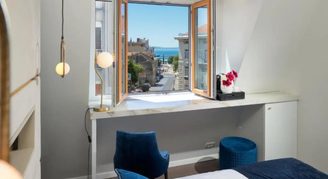 Flos Luxury Rooms
