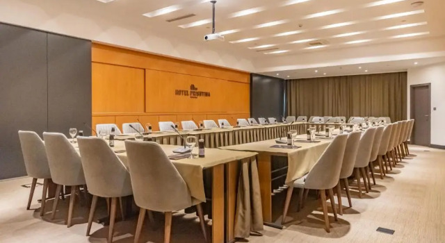 Hotel Prishtina, Забронировать Отель Отели Приштина с бассейном, рядом с National Theatre of Kosovo, Бассейн