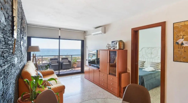 Elegant apt 4 pax 1 min from the beach with Wifi, Buchen Sie Hotel Arenys de Mar Costa del Maresme