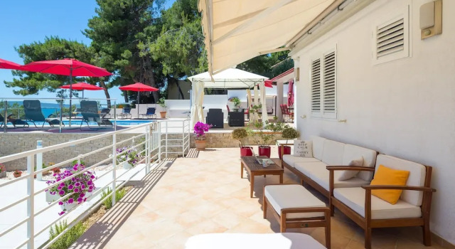 Апартаменты Gem of the sea luxury beach apartment with brand new heating infinity pool