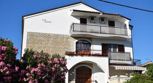 Vila Jelena - Apartment for 6 to 8 persons in Sv Filip i Jakov