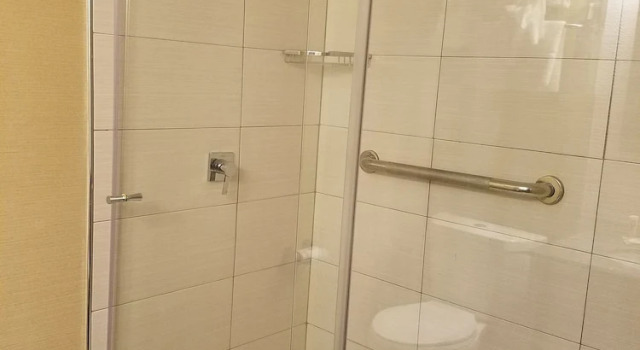 Четырёхместный номер Standard с балконом Quality Inn West Springfield