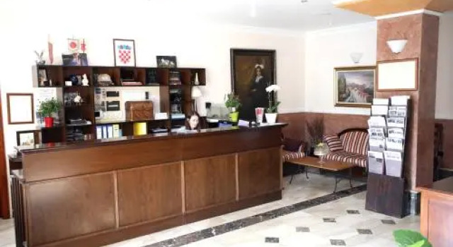 Hotel Lavica, Rezerwuj Hotel Hotele w Zagrzeb z parkingiem, Parking