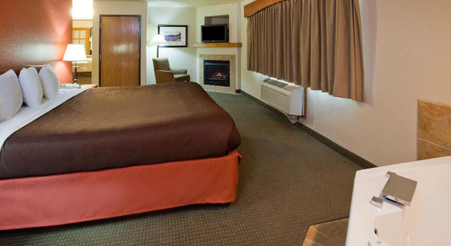 Двухместный люкс Superior AmericInn by Wyndham Wetmore Munising