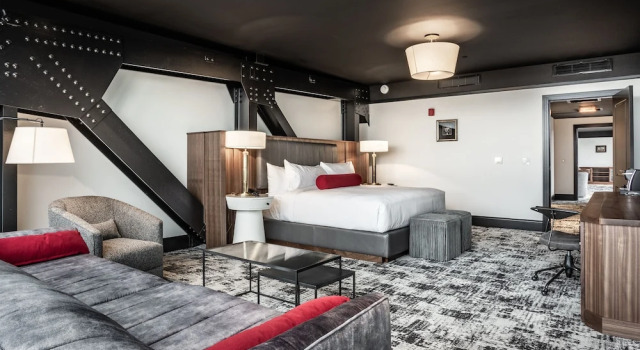Номер Standard Пентхаус с балконом Bottleworks Hotel