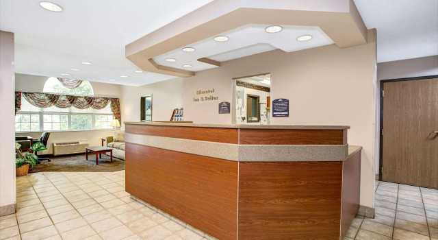 Microtel Inn & Suites by Wyndham Mason, Rezerwuj Hotel Hotele w Mason z parkingiem, Parking