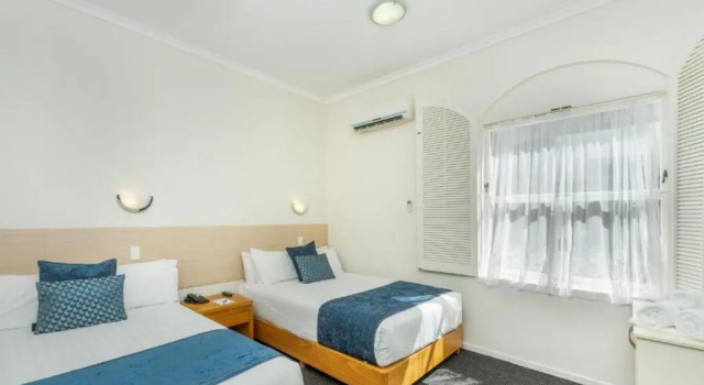 Четырёхместный номер Economy Ramada by Wyndham, Hamilton City Center