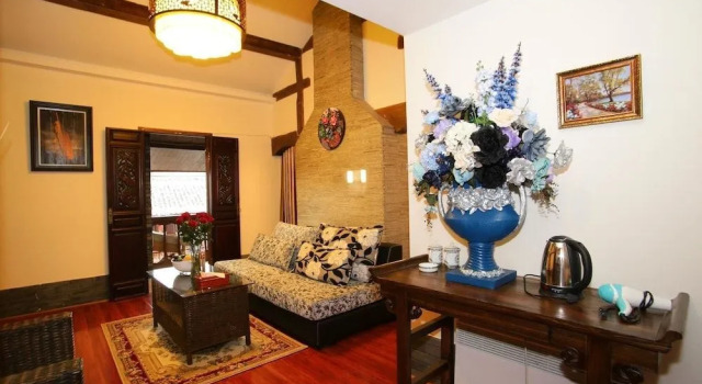 Snow Field Sunshine Inn, Забронировать Отель Отели Лицзян с парковкой, рядом с Zhongyi Market, Парковка