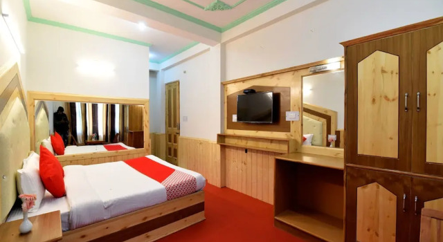 OYO 8648 Kyipo Khang Cottage BnB, Забронировать Отель «постель и завтрак» Отели Манали с завтраком, Завтраки