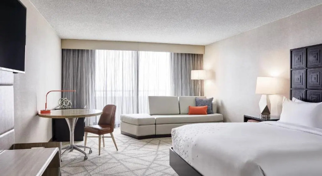 Номер Standard с балконом Renaissance Denver Hotel & Conference Center