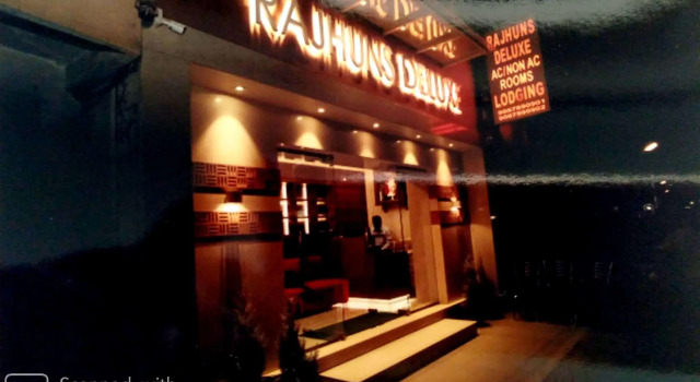 Rajhuns Deluxe Lodging