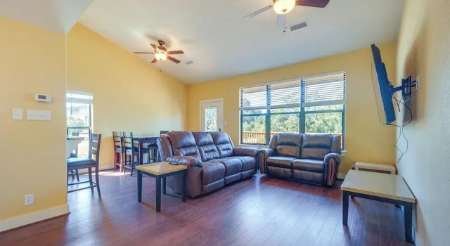 Апартаменты Townhome Near Lake LBJ w/ Deck & Patio!
