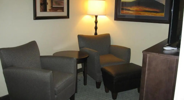 Люкс Little Missouri Inn & Suites New Town