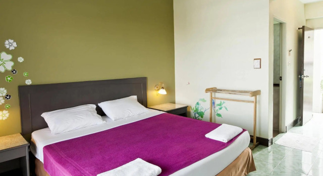 Baan Nitra Guesthouse, Забронировать Отель Патонг-Бич остров Пхукет