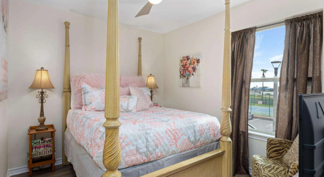Gaetano's Getaway by Miss Kitty’s, Book Lejlighed Rockport Houston