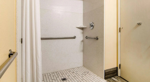 Четырёхместный номер Standard Quality Inn & Suites Albany Corvallis