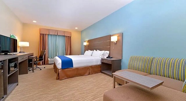 Люкс Standard Holiday Inn Express and Suites Schulenburg by IHG