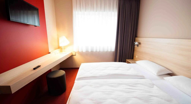 Serways Hotel Spessart Sud, Reserva ahora Hotel Hoteles en Eifel con piscina, Piscina