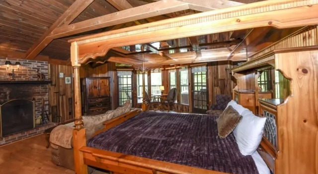 Cliff Haven 1 Bedroom Cabin by RedAwning