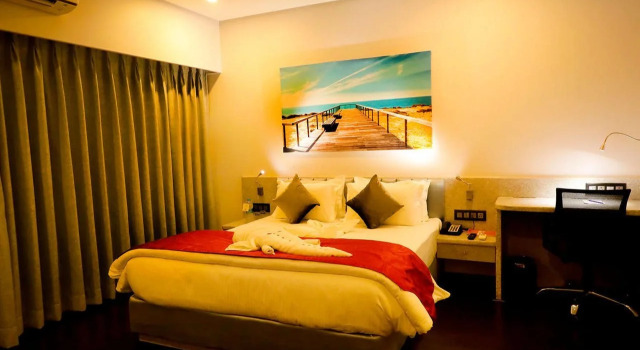 Kyriad Hotel Nashik by OTHPL, Забронировать Отель Отели Насик с парковкой, Парковка
