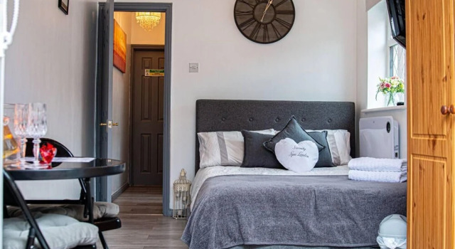 1-bed Apartment With Private hot Tub, Sauna & gym