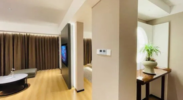 Люкс Hope Hotel (Hezhou Lingfeng Plaza Colorful Global City Branch)