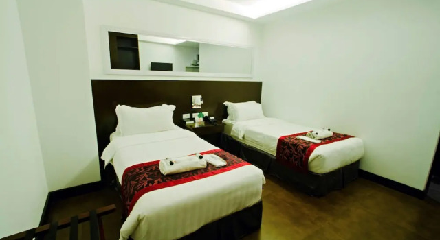 Camera Grand Facade Hotel