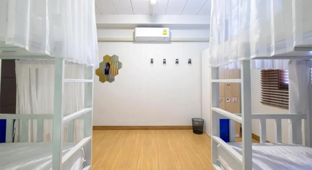 Кровать в общем номере BED Friends Poshtel