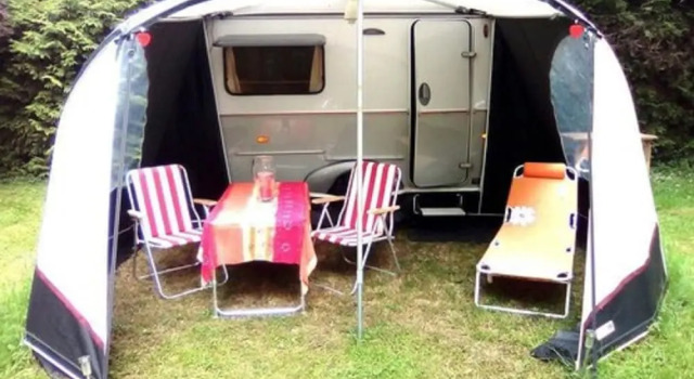Caravane Eriba au Bord de l'Eure, Buchen Sie Hotel Neuilly Île-de-France
