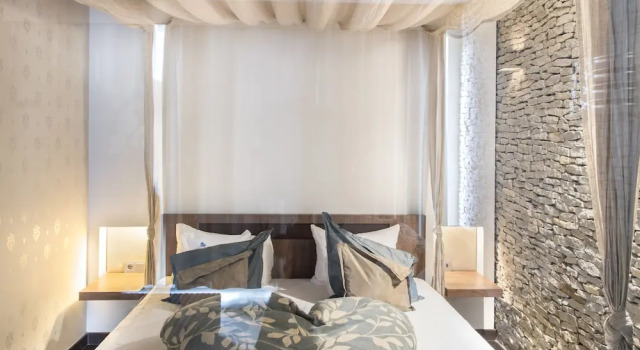 Люкс с балконом Echo Residence All Suite Hotel