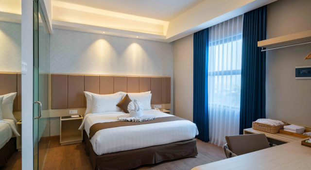 Suite Luminor Hotel Airport Sidoarjo By WH , Best Choice and Strategic Location with a Rooftop area in Town