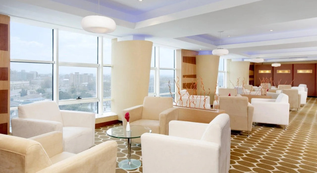 Holiday Inn Dar Es Salaam by IHG, Забронировать Отель Отели Дар-эс-Салама с бассейном, рядом с Zanzibar Ferry Terminal, Бассейн